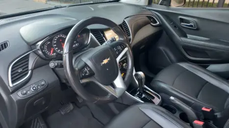 CHEVROLET Tracker 1.4 16V 4P FLEX MIDNIGHT TURBO AUTOMÁTICO, Foto 5 CHEVROLET Tracker 1.4 16V 4P FLEX MIDNIGHT TURBO AUTOMÁTICO, Foto 5