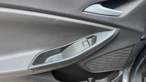 CHEVROLET Tracker 1.0 12V 4P FLEX TURBO LTZ AUTOM�TICO, Foto 9