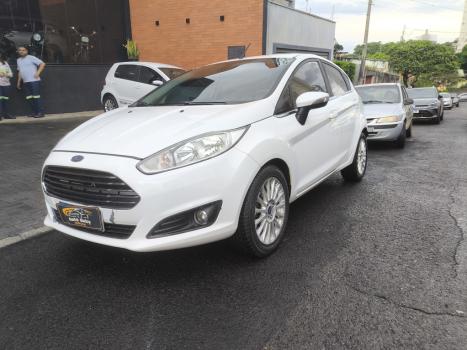FORD Fiesta Hatch 1.6 16V 4P FLEX TITANIUM POWERSHIFT AUTOMÁTICO, Foto 2