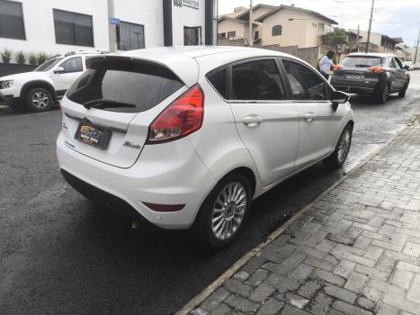 FORD Fiesta Hatch 1.6 16V 4P FLEX TITANIUM POWERSHIFT AUTOMÁTICO, Foto 4