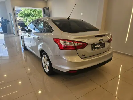 FORD Focus Hatch 1.6 4P, Foto 4