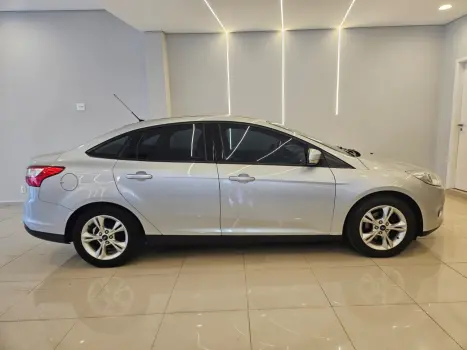 FORD Focus Hatch 1.6 4P, Foto 9
