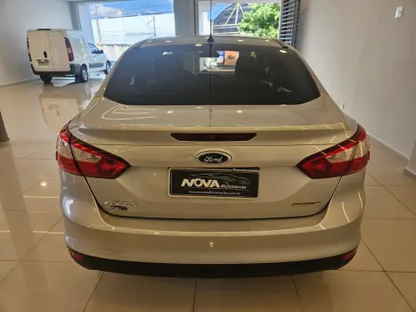 FORD Focus Hatch 1.6 4P, Foto 12