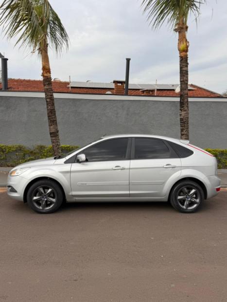 FORD Focus Hatch 2.0 16V 4P GHIA, Foto 3