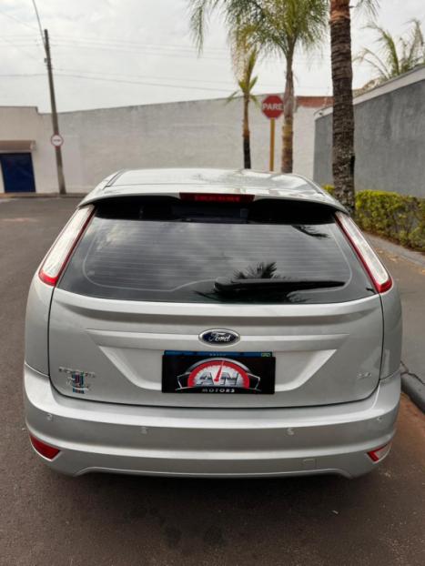 FORD Focus Hatch 2.0 16V 4P GHIA, Foto 4