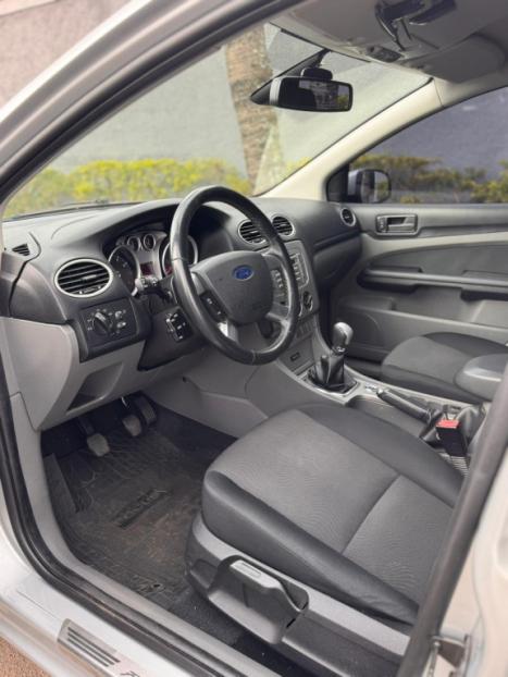 FORD Focus Hatch 2.0 16V 4P GHIA, Foto 5