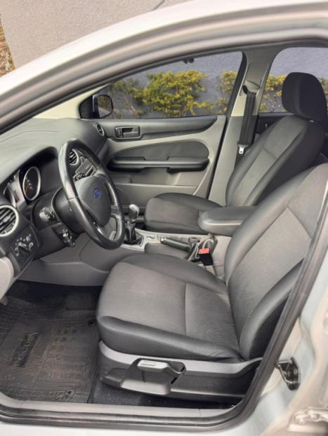 FORD Focus Hatch 2.0 16V 4P GHIA, Foto 6
