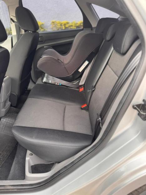 FORD Focus Hatch 2.0 16V 4P GHIA, Foto 7
