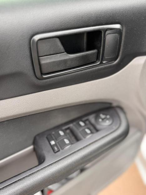 FORD Focus Hatch 2.0 16V 4P GHIA, Foto 8