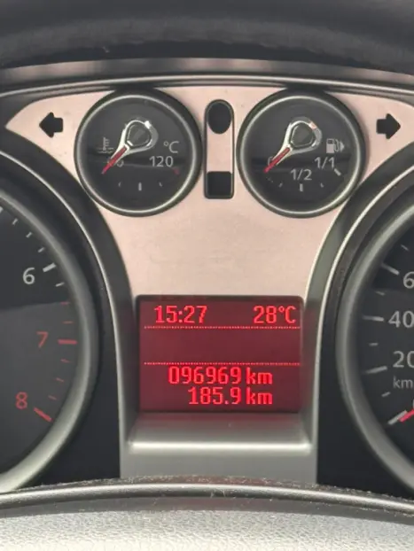 FORD Focus Hatch 2.0 16V 4P GHIA, Foto 10