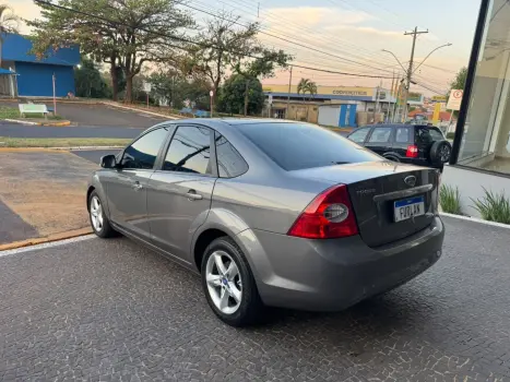FORD Focus Sedan 2.0 16V 4P, Foto 4