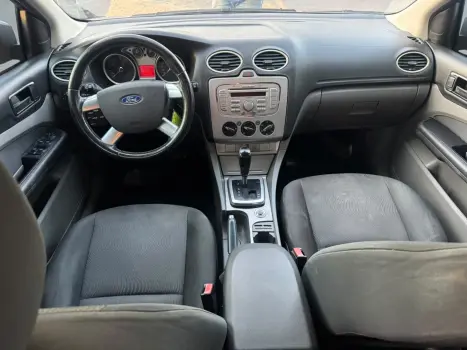 FORD Focus Sedan 2.0 16V 4P, Foto 6