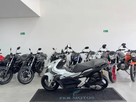 HONDA ADV 150 , Foto 4