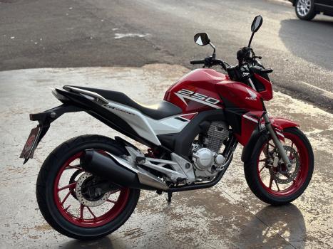 HONDA CB 250 F Twister , Foto 3