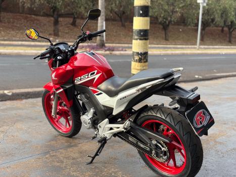 HONDA CB 250 F Twister , Foto 4