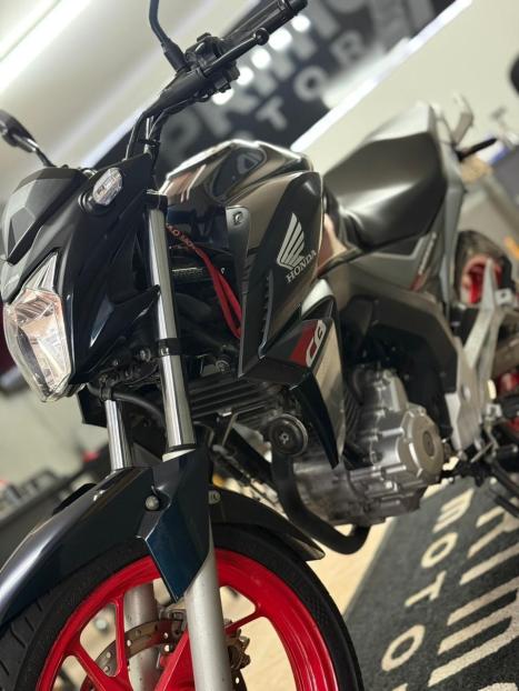 HONDA CB 250 F Twister , Foto 10