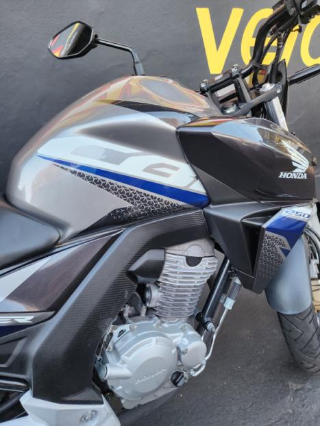 HONDA CB 250 F Twister FLEXONE, Foto 4