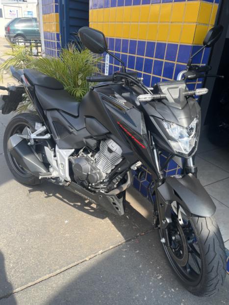 HONDA CB 300 F Twister FLEX CBS, Foto 2