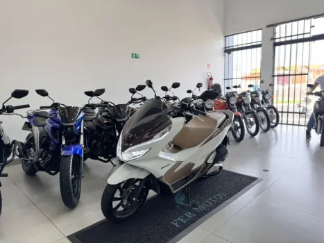 HONDA PCX 150 DLX, Foto 3