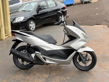 HONDA PCX 150 DLX, Foto 2