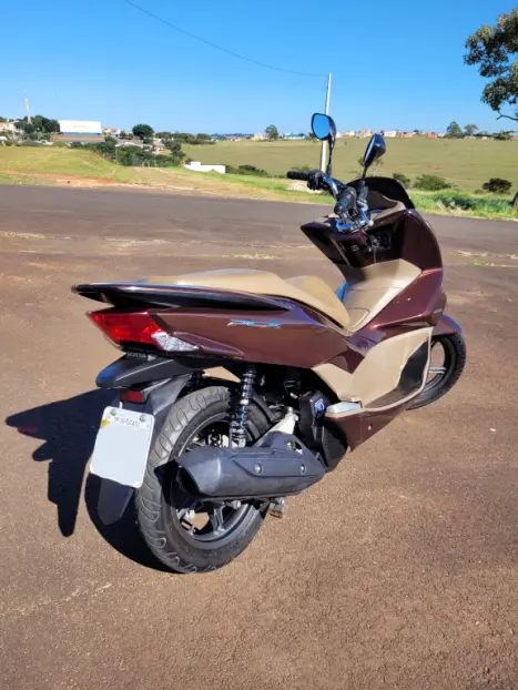 HONDA PCX 150 DLX, Foto 2