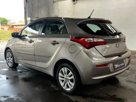 HYUNDAI HB 20 Hatch 1.6 16V 4P COMFORT FLEX AUTOM�TICO, Foto 7