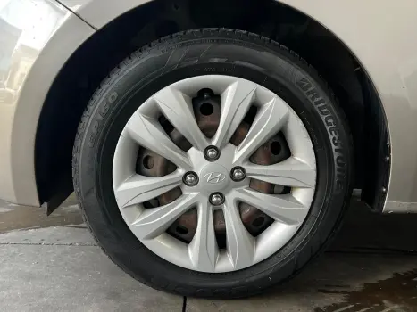 HYUNDAI HB 20 Hatch 1.6 16V 4P COMFORT FLEX AUTOM�TICO, Foto 9