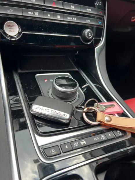 JAGUAR XE 2.0 16V 4P R-SPORT 250 TURBO AUTOMTICO, Foto 11