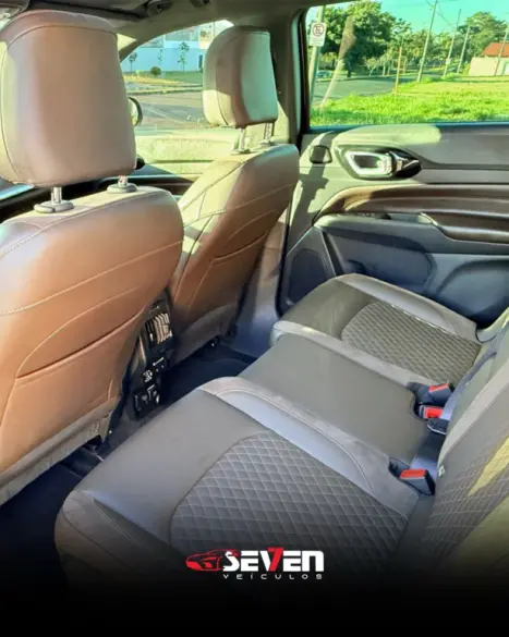 JEEP Commander 2.0 16V 4P TD380 OVERLAND 4X4 TURBO DIESEL AUTOM�TICO AT9, Foto 12