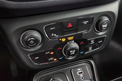 JEEP Compass 2.0 16V 4P LONGITUDE TURBO DIESEL 4X4 AUTOM�TICO, Foto 17