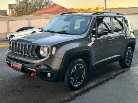 JEEP Renegade 2.0 16V 4P TURBO DIESEL TRAILHAWK 4X4 AUTOMÁTICO, Foto 4 JEEP Renegade 2.0 16V 4P TURBO DIESEL TRAILHAWK 4X4 AUTOMÁTICO, Foto 4