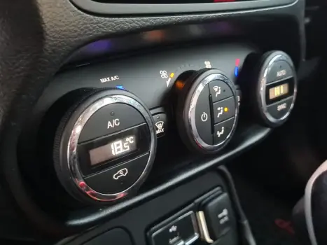 JEEP Renegade 2.0 16V 4P TURBO DIESEL TRAILHAWK 4X4 AUTOMÁTICO, Foto 14 JEEP Renegade 2.0 16V 4P TURBO DIESEL TRAILHAWK 4X4 AUTOMÁTICO, Foto 14