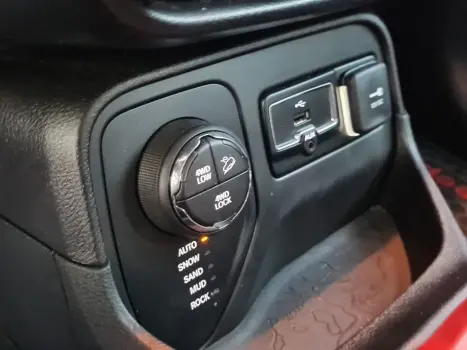 JEEP Renegade 2.0 16V 4P TURBO DIESEL TRAILHAWK 4X4 AUTOMÁTICO, Foto 15 JEEP Renegade 2.0 16V 4P TURBO DIESEL TRAILHAWK 4X4 AUTOMÁTICO, Foto 15