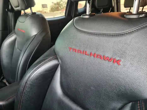 JEEP Renegade 2.0 16V 4P TURBO DIESEL TRAILHAWK 4X4 AUTOMÁTICO, Foto 19 JEEP Renegade 2.0 16V 4P TURBO DIESEL TRAILHAWK 4X4 AUTOMÁTICO, Foto 19