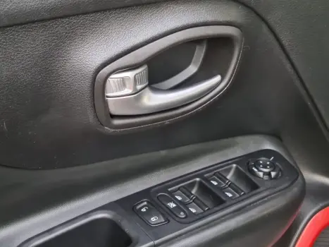 JEEP Renegade 2.0 16V 4P TURBO DIESEL TRAILHAWK 4X4 AUTOMÁTICO, Foto 21 JEEP Renegade 2.0 16V 4P TURBO DIESEL TRAILHAWK 4X4 AUTOMÁTICO, Foto 21