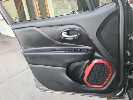 JEEP Renegade 2.0 16V 4P TURBO DIESEL TRAILHAWK 4X4 AUTOMÁTICO, Foto 23 JEEP Renegade 2.0 16V 4P TURBO DIESEL TRAILHAWK 4X4 AUTOMÁTICO, Foto 23