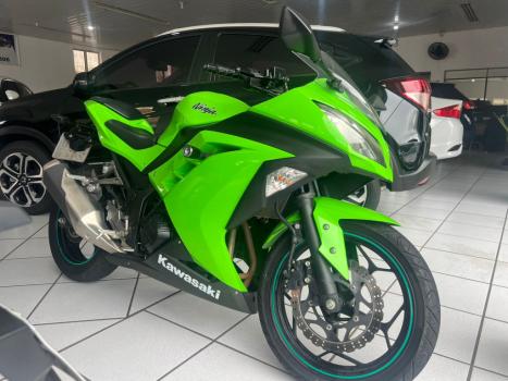 KAWASAKI Ninja 300 , Foto 2