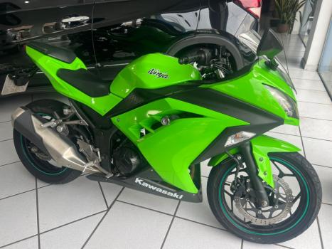 KAWASAKI Ninja 300 , Foto 4