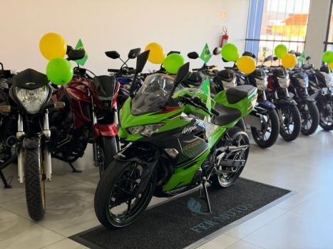 KAWASAKI Ninja 400 , Foto 3