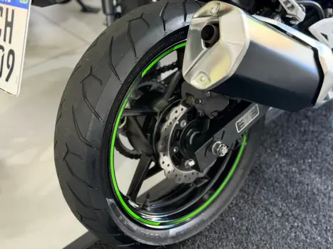 KAWASAKI Ninja 400 , Foto 9