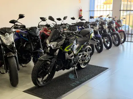 KAWASAKI Z 400 ABS, Foto 3