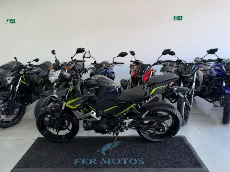KAWASAKI Z 400 ABS, Foto 4