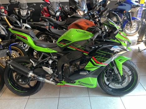 KAWASAKI ZX-4R , Foto 1