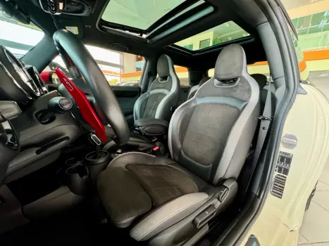 MINI Cooper 2.0 16V 4P TWINPOWER JOHN COOPER WORKS STEPTRONIC AUTOMÁTICO, Foto 9 MINI Cooper 2.0 16V 4P TWINPOWER JOHN COOPER WORKS STEPTRONIC AUTOMÁTICO, Foto 9