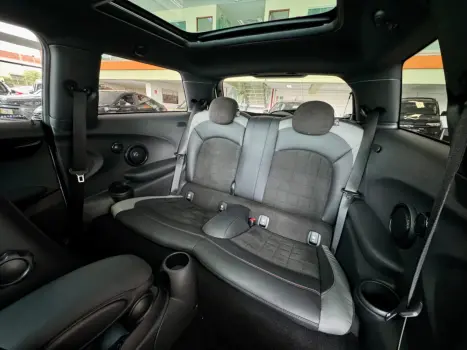 MINI Cooper 2.0 16V 4P TWINPOWER JOHN COOPER WORKS STEPTRONIC AUTOMÁTICO, Foto 10 MINI Cooper 2.0 16V 4P TWINPOWER JOHN COOPER WORKS STEPTRONIC AUTOMÁTICO, Foto 10