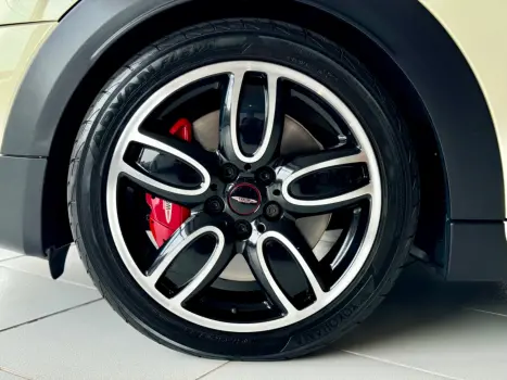 MINI Cooper 2.0 16V 4P TWINPOWER JOHN COOPER WORKS STEPTRONIC AUTOMÁTICO, Foto 14 MINI Cooper 2.0 16V 4P TWINPOWER JOHN COOPER WORKS STEPTRONIC AUTOMÁTICO, Foto 14
