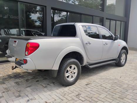 MITSUBISHI L 200 Triton 3.2 16V HPE 4X4 CABINE DUPLA TURBO DIESEL INTERCOOLER AUTOMÁTICO, Foto 5 MITSUBISHI L 200 Triton 3.2 16V HPE 4X4 CABINE DUPLA TURBO DIESEL INTERCOOLER AUTOMÁTICO, Foto 5