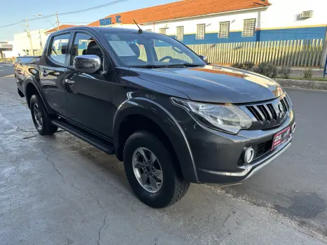 MITSUBISHI L 200 Triton 2.4 16V SPORT HPE 4X4 CABINE DUPLA TURBO DIESEL AUTOMTICO, Foto 2