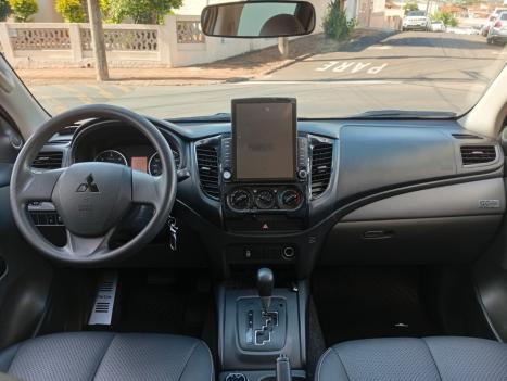 MITSUBISHI L 200 Triton 2.4 16V SPORT SAVANA 4X4 CABINE DUPLA TURBO DIESEL AUTOM�TICO, Foto 8