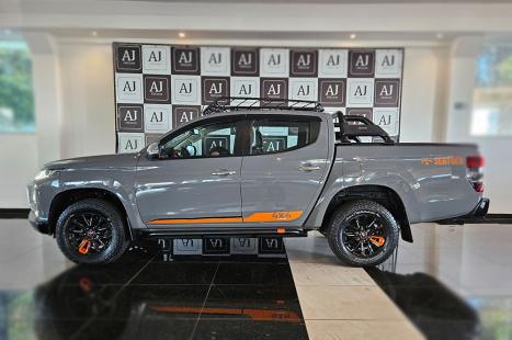 MITSUBISHI L 200 Triton 2.4 16V SPORT SAVANA SERT�ES 4X4 CABINE DUPLA TURBO DIESEL AUTOM�TICO, Foto 2